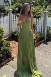 Chic Green Lace A-Line Prom Dress with Halter Neck, Corset Detail & Ruffles