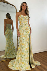 Chic Floral Print Glitter Prom Dress with Sweetheart Lace-Up Bodice & Slit