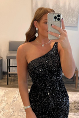 Chic Black One Shoulder Sequin Homecoming Dress with Bodycon Fit